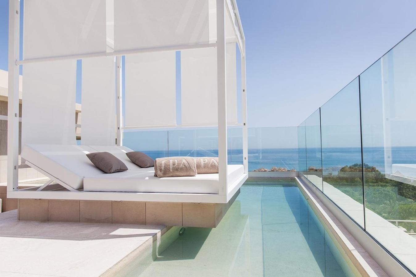 Don Carlos มาร์เบยา ภายนอก รูปภาพ The hotel's rooftop pool