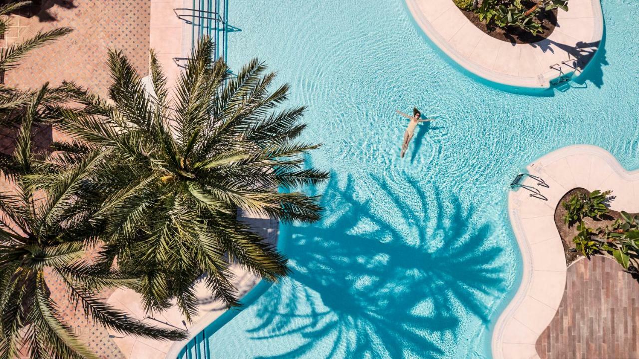 Don Carlos มาร์เบยา ภายนอก รูปภาพ Aerial view of the pool at the Atlantis Paradise Island