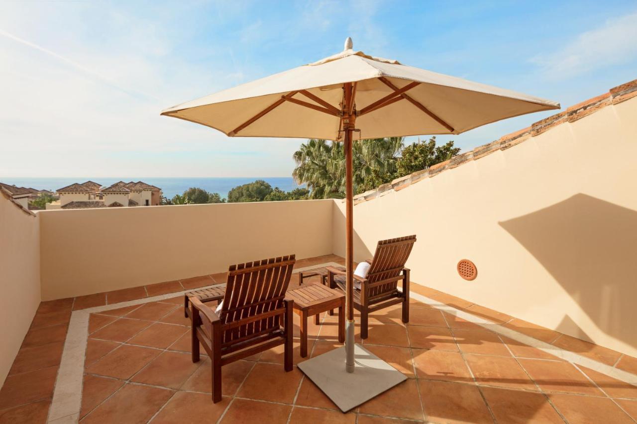 Don Carlos มาร์เบยา ภายนอก รูปภาพ A patio umbrella